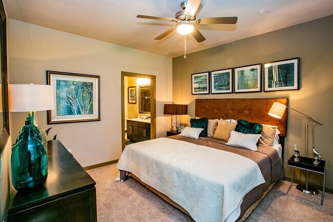 Building Photo - Save Up to $700 – Move-In Special!