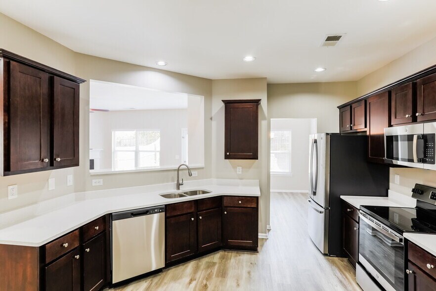 Building Photo - 987 Grenier Terrace NE