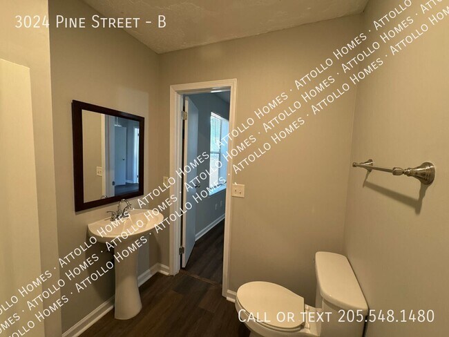Building Photo - 3024 Pine St