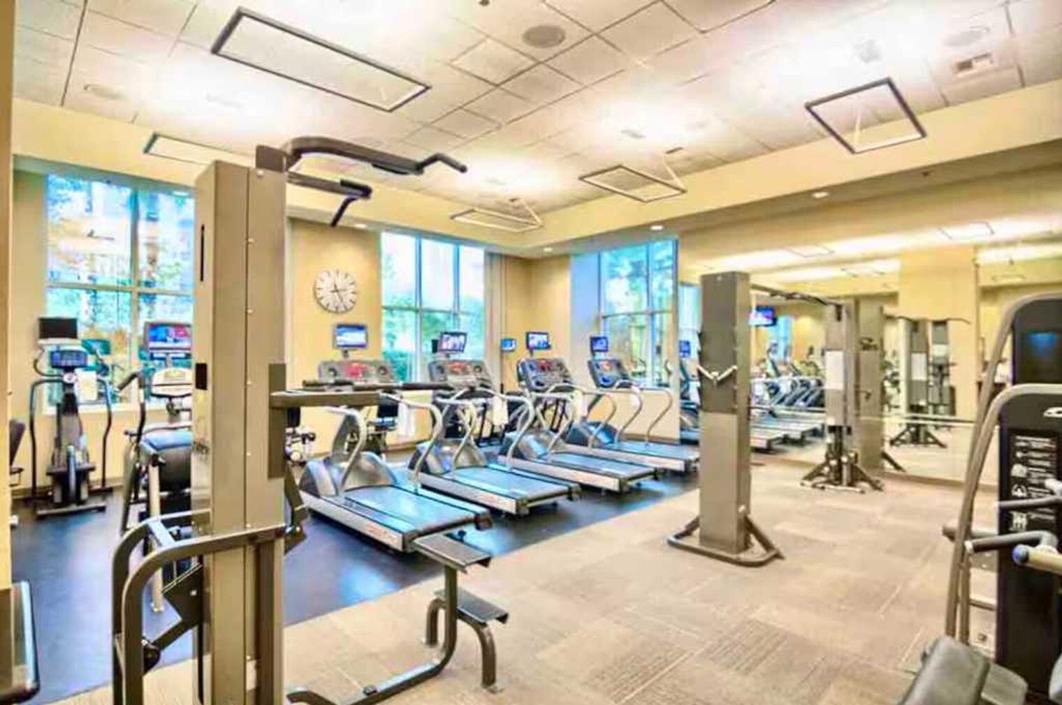 Building Photo - 145 E Harmon Ave