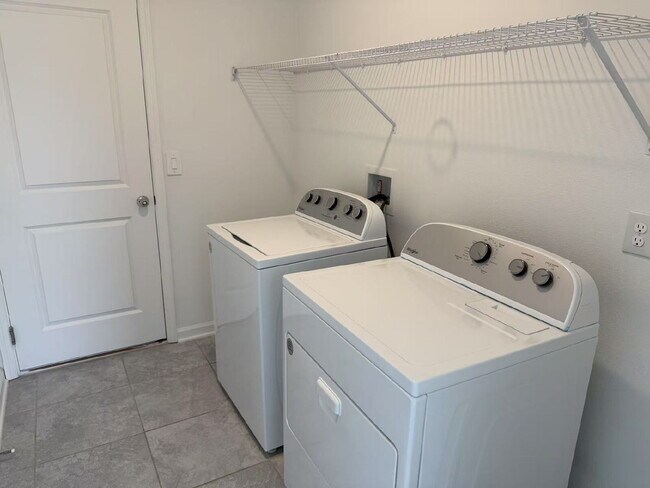 Building Photo - 972 Harold Pass