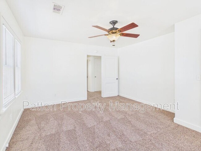 Building Photo - 701 Sunset Terrace