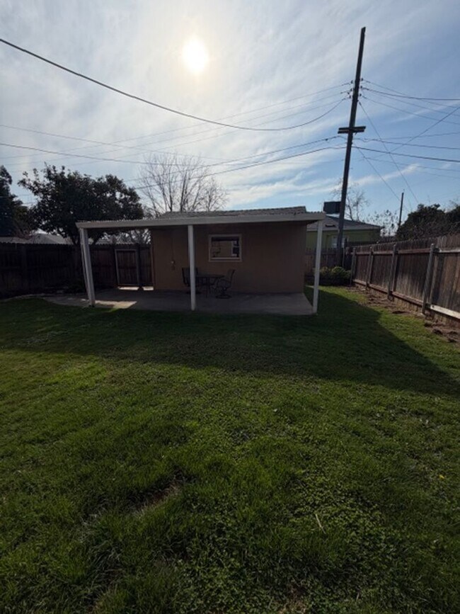 Building Photo - Charming 3-Bedroom Home on a Corner Lot