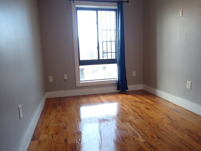 Building Photo - 203 Crystal St