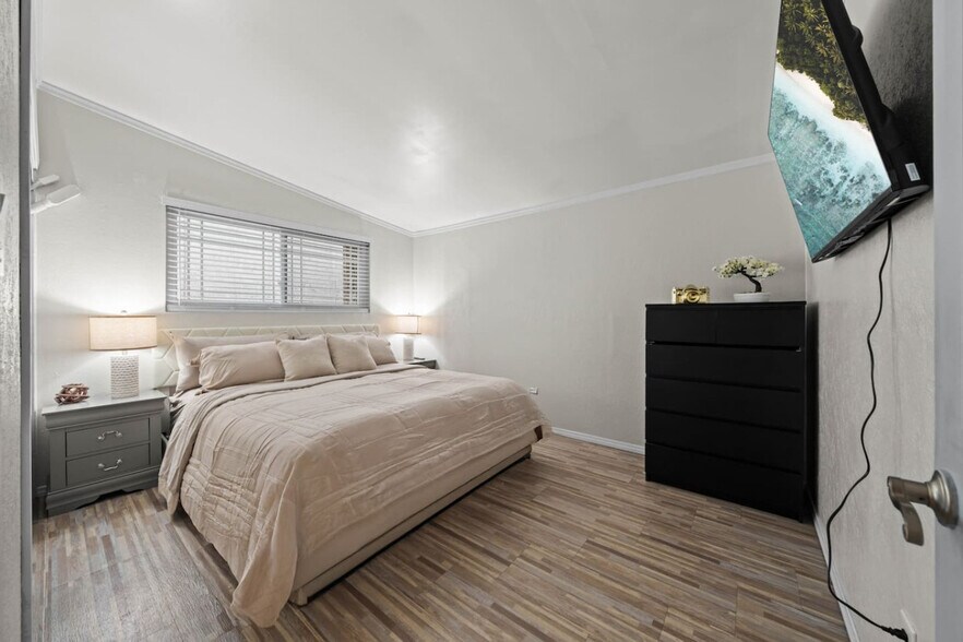 Building Photo - 10150 Sierra Madre Rd