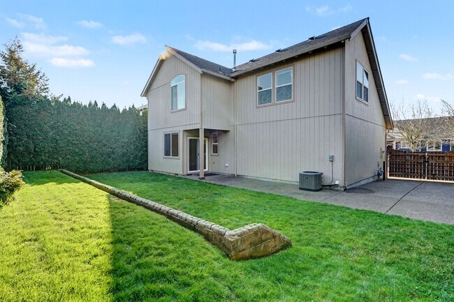 Building Photo - Two-Story 3 bed, 2.5 bath Home in East Salem with Large Bonus Room!