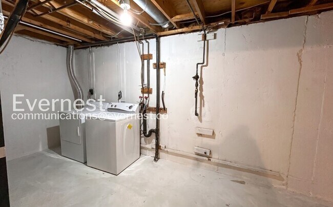 Building Photo - 3284 Wyndale Ct