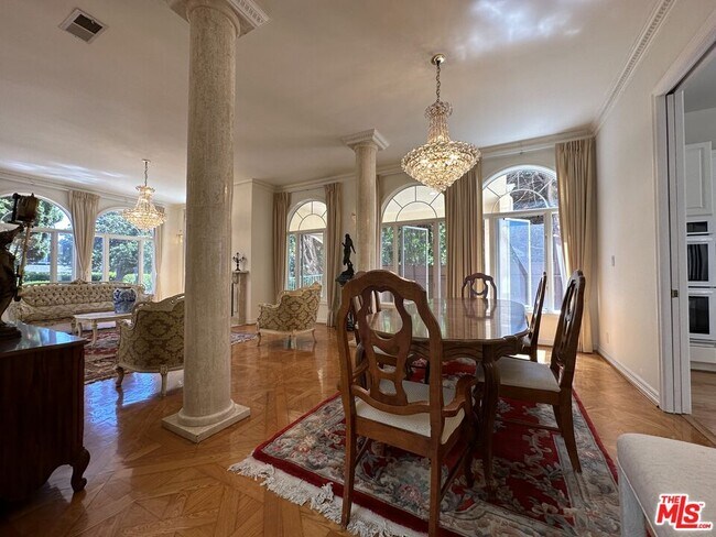 Building Photo - 623 Palisades Ave