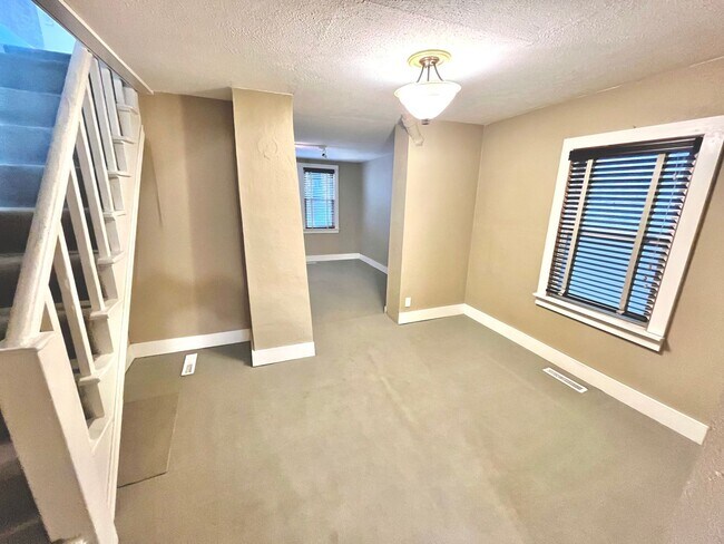 Building Photo - 424/424A, 424B W. Washington Street