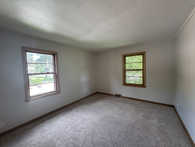 Building Photo - 3BR/1BA in Roseville Featuring A Sprawling Fenced Yard & An Attached Garage