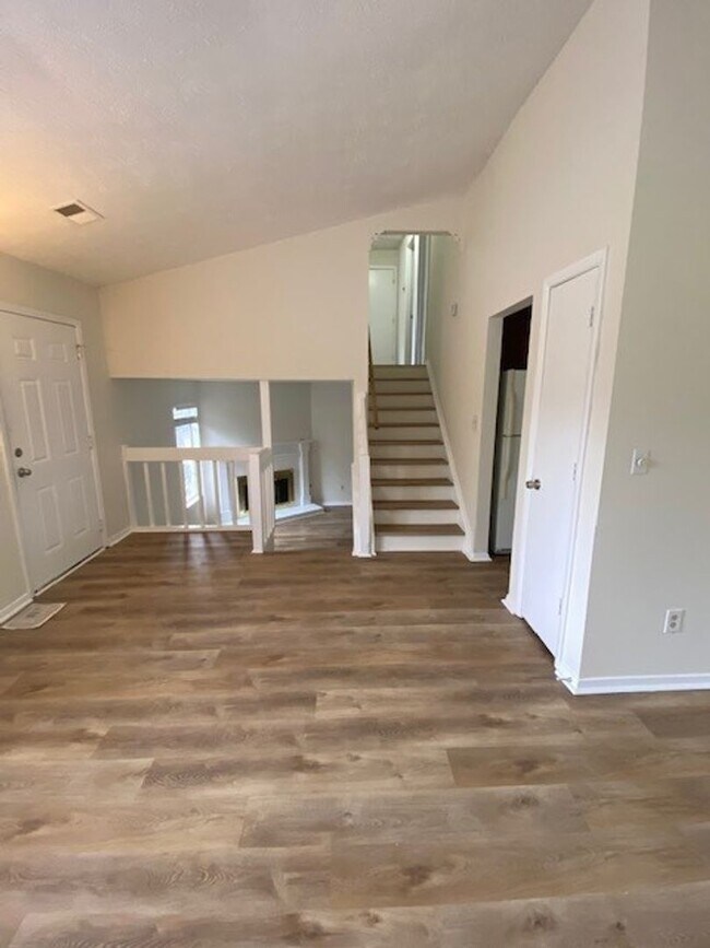 Building Photo - Location! Location! Location! Alpharetta