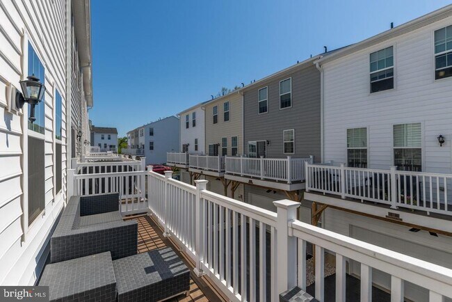 Building Photo - 10 Manchester Dr