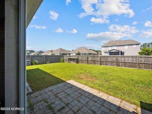 Building Photo - 402 Derrick Dr