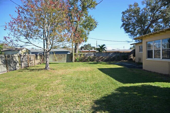 Building Photo - 1337 Cumbie St