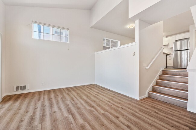Building Photo - 166 Florentia St