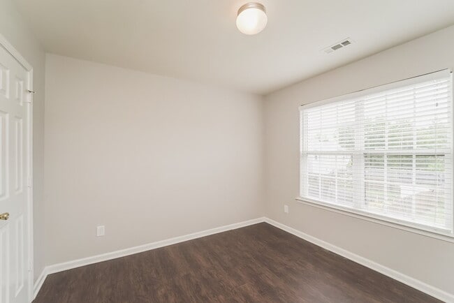 Building Photo - 5713 Henderson Oaks Dr