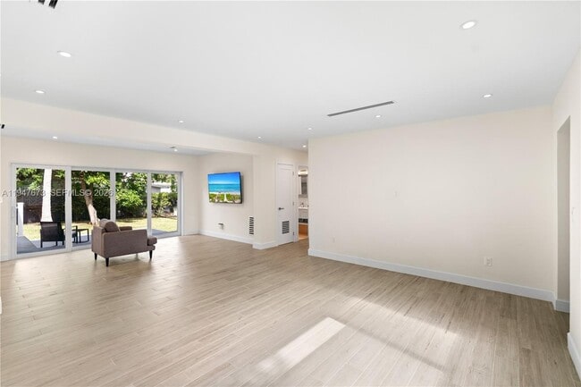 Building Photo - 251 NE 44th St