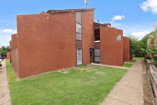 Building Photo - 7152 Fair Oaks Ave