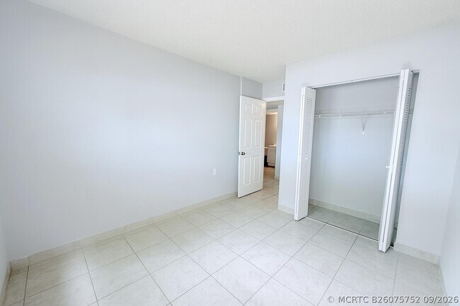 Building Photo - 1127 Lake Terry Dr
