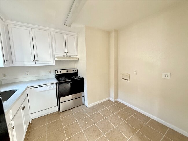 Building Photo - 3910 Hoffman St