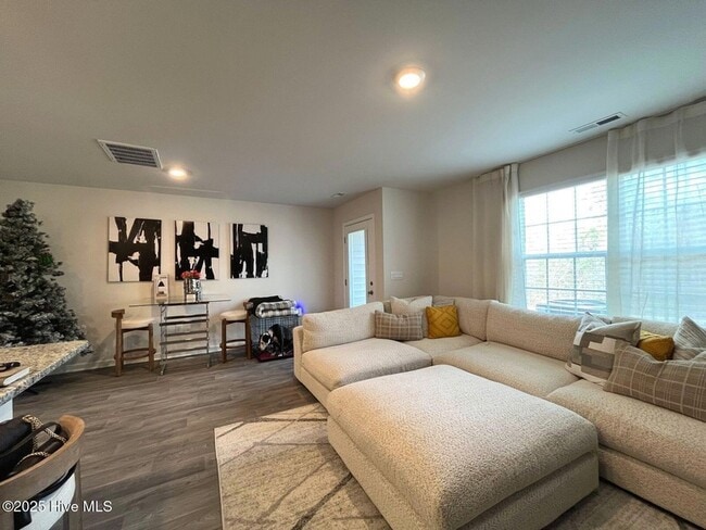 Building Photo - 2705 Gracie Ln