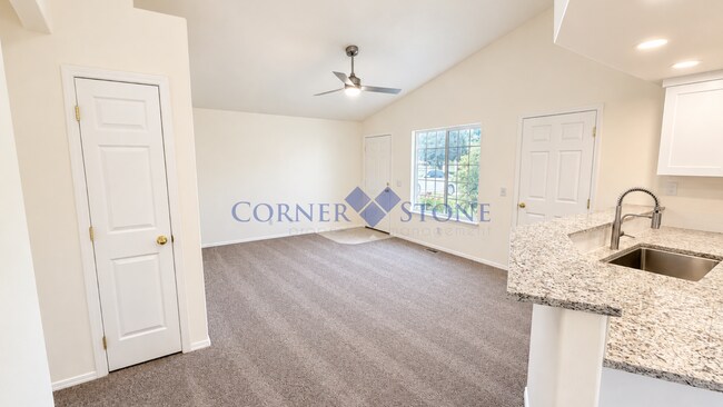 Building Photo - 807 E Cottage Ave