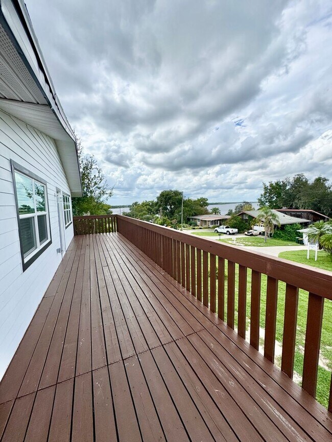 Building Photo - Downtown Clermont - Beautifully Renovated 2-Bed/1-Bath Upstairs Unit with Stunning Lake Minneola ...