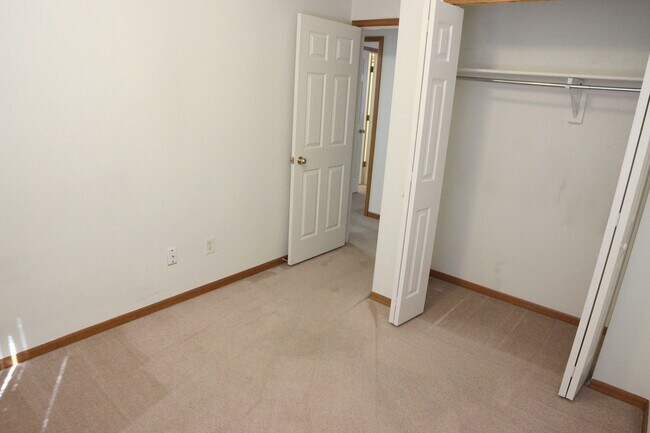 Building Photo - 3380 Saratoga St