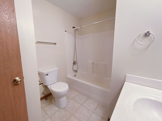 Building Photo - 3867-3871 Ledyard Street