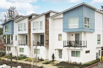 Building Photo - CONTEMPORARY WEDGWOOD 3 BED, 3 BATH TOWNHO...