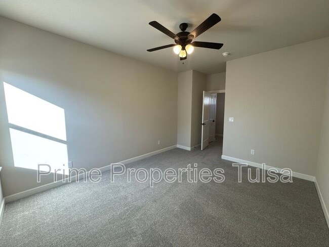 Building Photo - 1022 E Delmar Pl