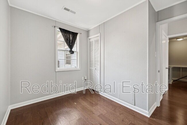 Building Photo - 401 Lawrence St