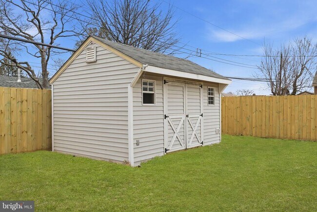 Building Photo - 31 Swan Ln