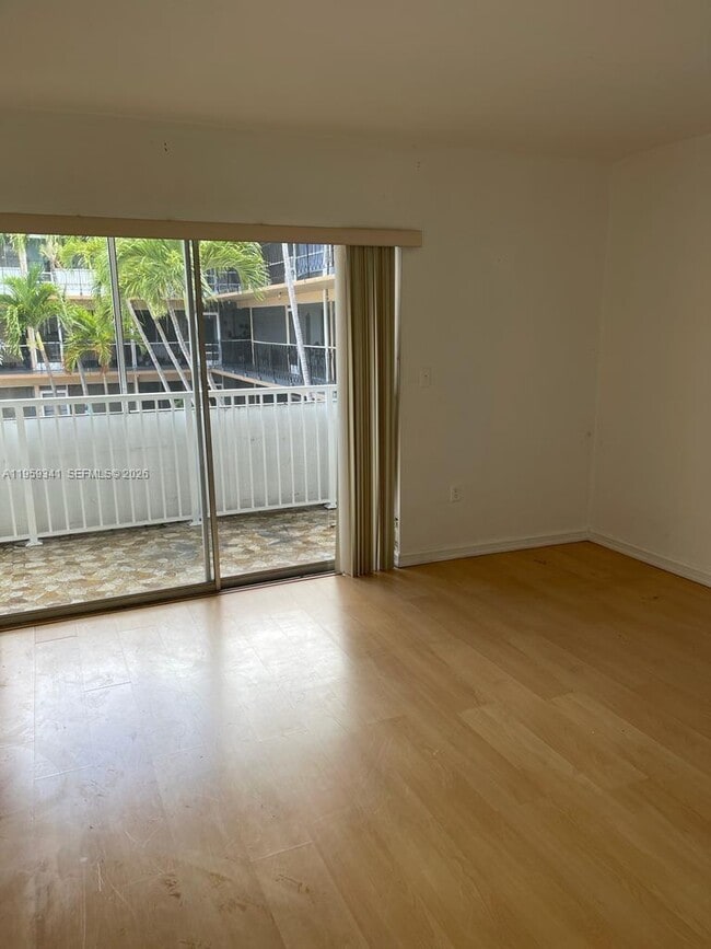 Building Photo - 1500 NE 127th St