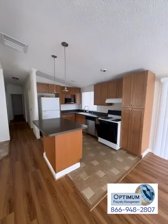 Building Photo - Fully Remodeled 3BD/2BA Home on Spacious Lot