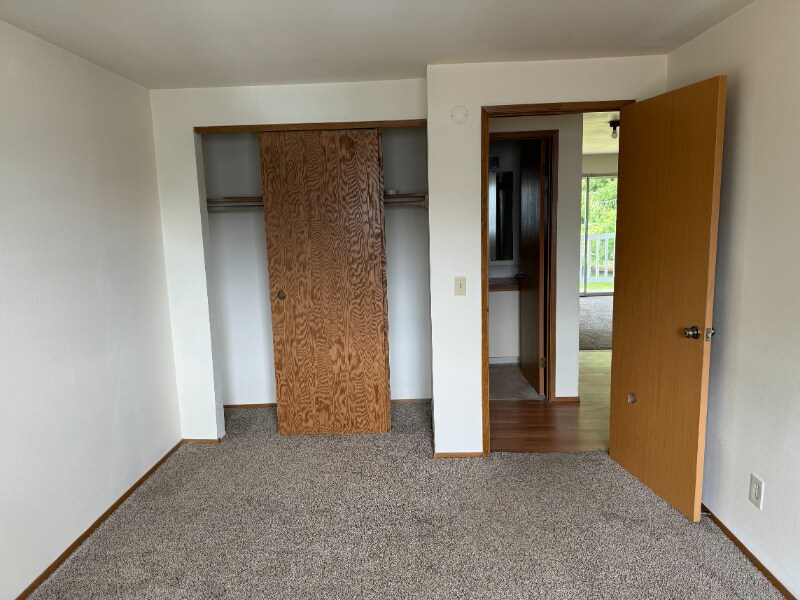 Building Photo - 150 SE Barrington Dr