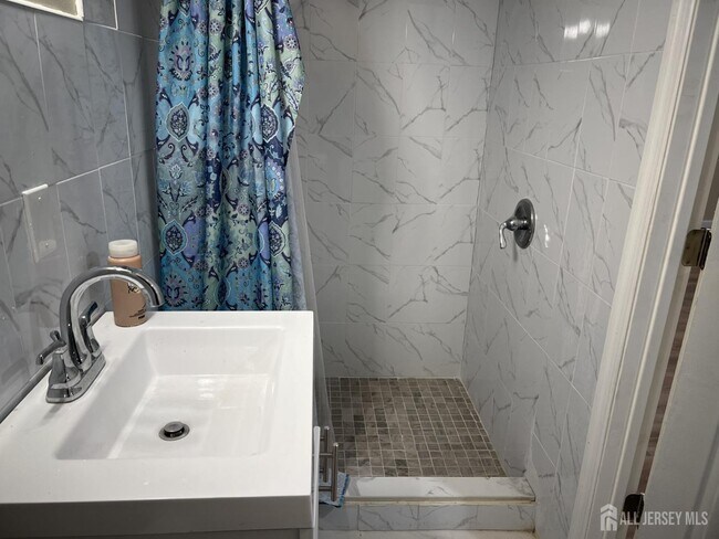 Building Photo - 30 Cypress St