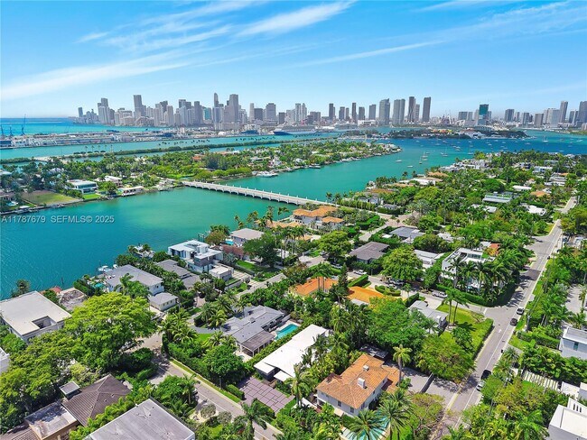 Building Photo - 122 E 2nd Ct