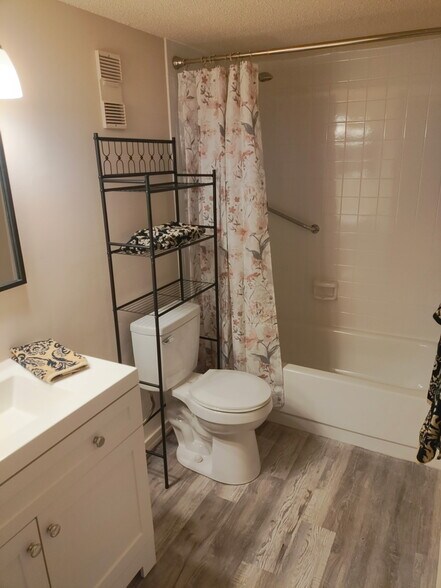Bathroom - 11620 Park Blvd