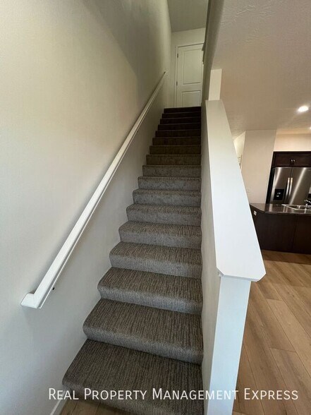 Building Photo - Modern 1 Bedroom Townhome with 1.5 Baths