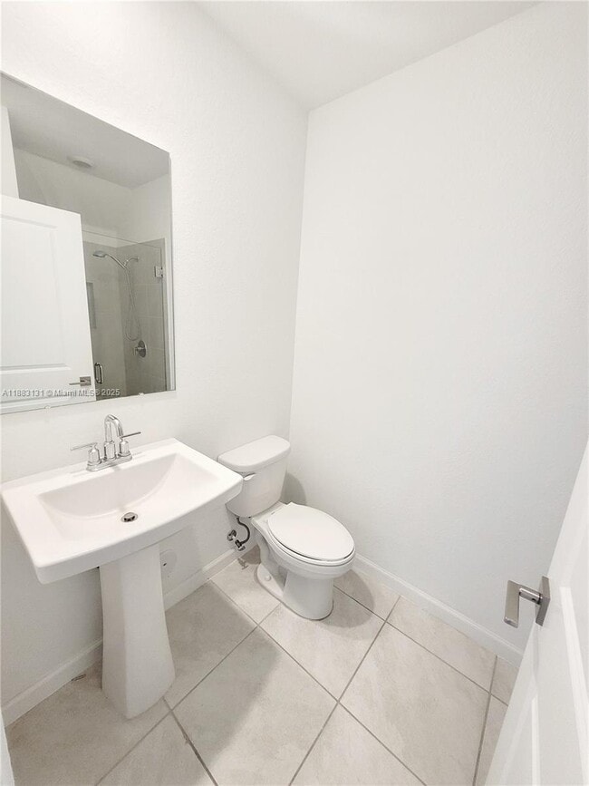 Building Photo - 541 NE 4th Ln