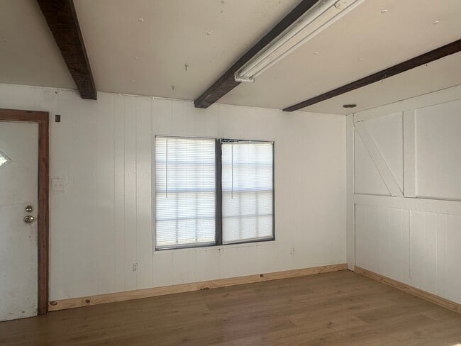 Building Photo - 450 Harmon Ln