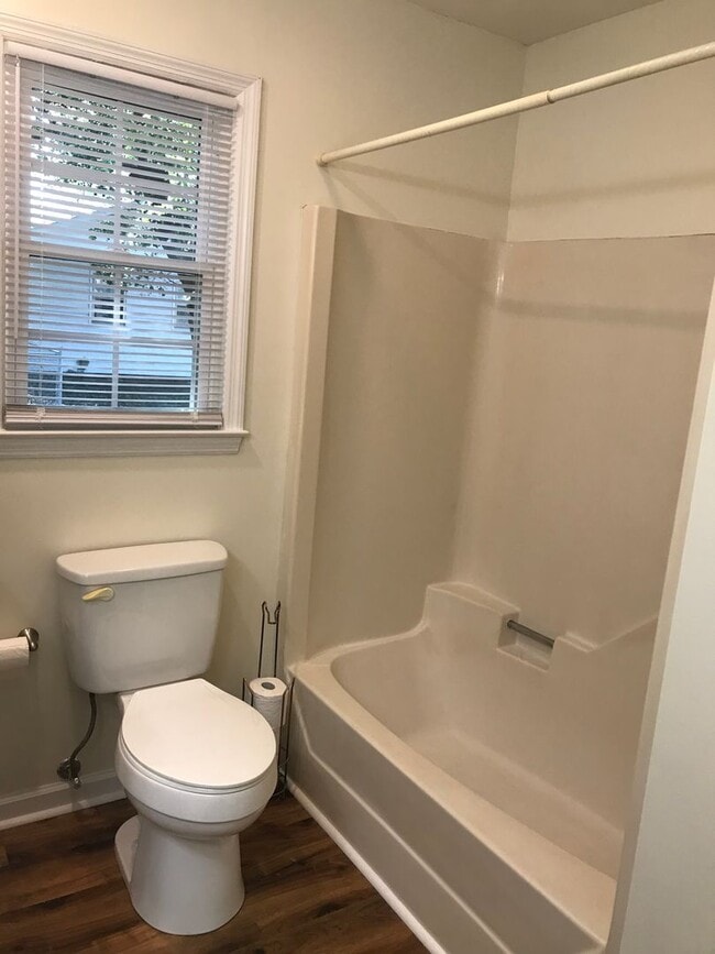 Building Photo - 112 Sycamore St