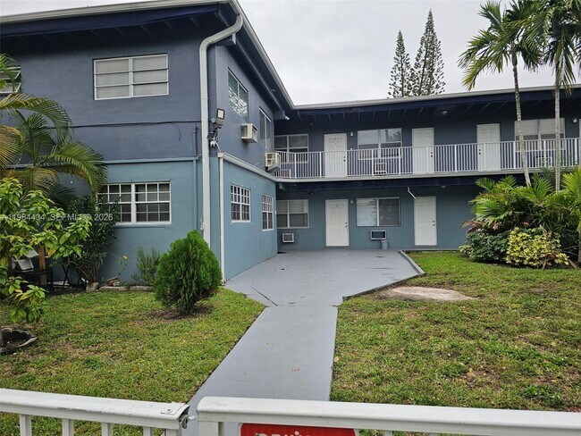 Building Photo - 16851 NE 21st Ave