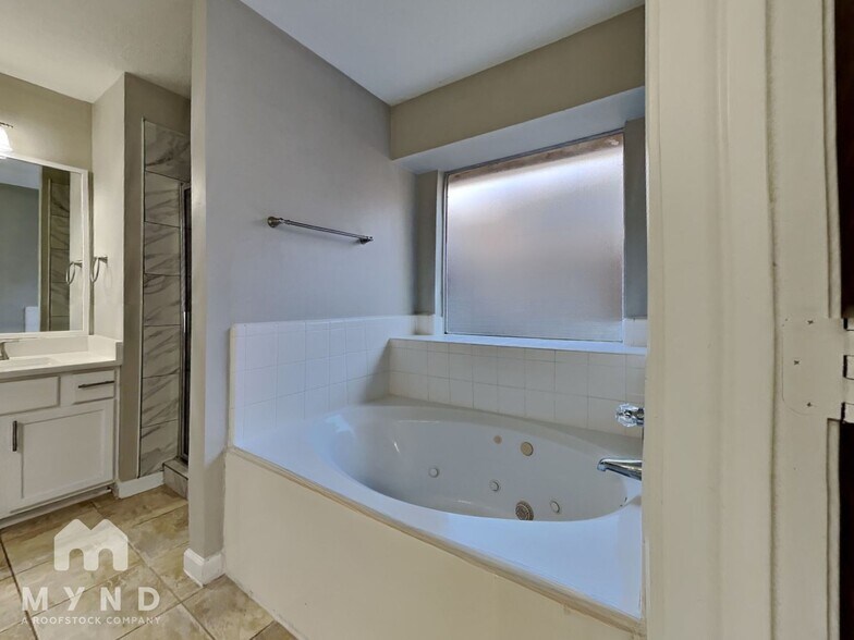 Building Photo - 7606 Bronze Trail Dr