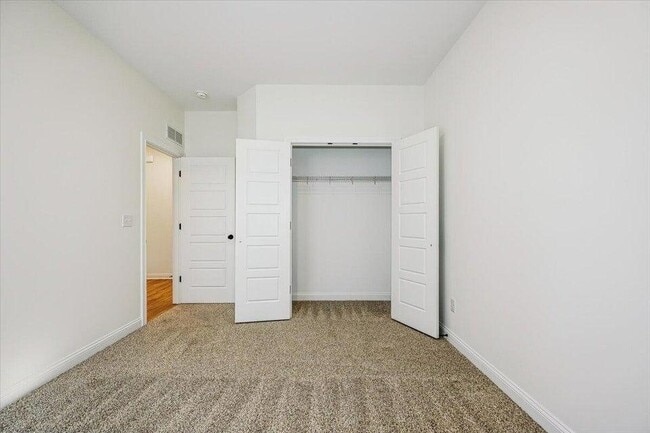 Building Photo - 105 Clearwater Dr