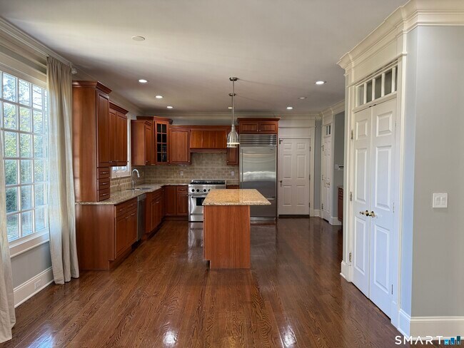 Building Photo - 59 Crescent Rd