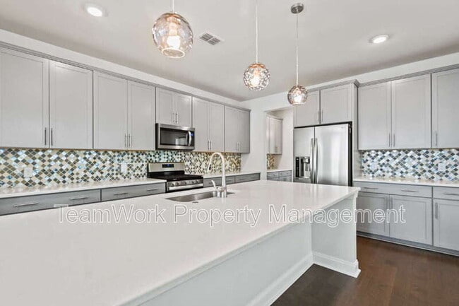 Building Photo - 165 Rowans Creek Dr