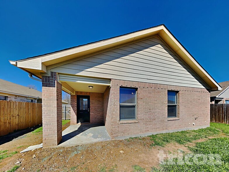 Building Photo - 1245 W Cottonwood Dr