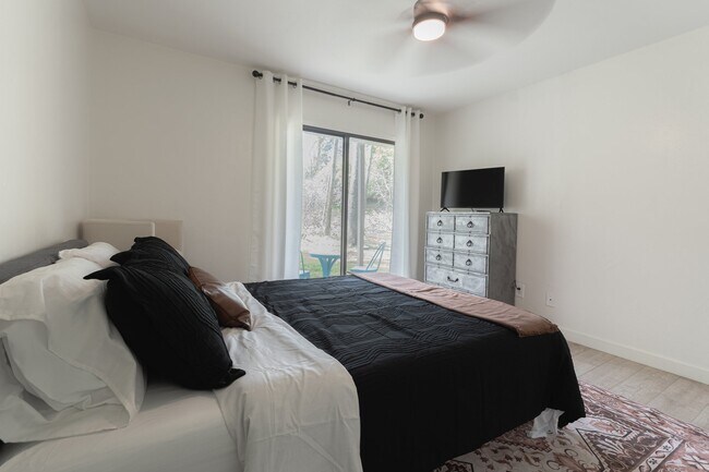 Building Photo - 2907 Woodrich Dr